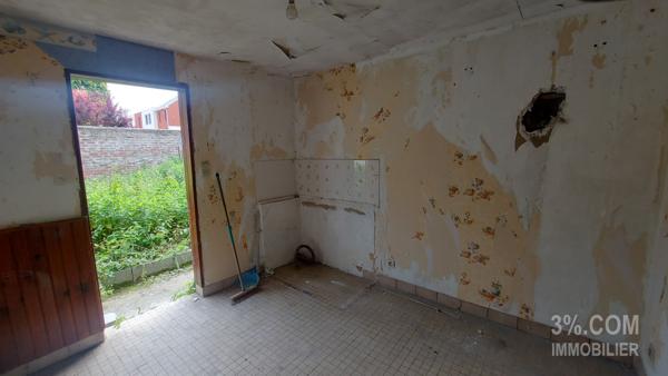 Gamaches : Commerce loué + appartement F3 à rénover + dépendances + petit jardin. Gamaches (80220)