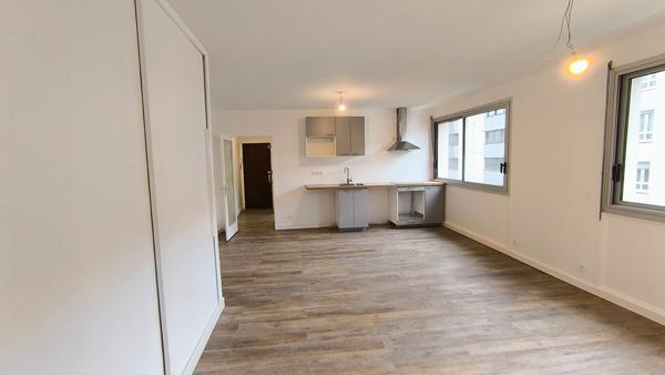 Location
                Appartement56,92 m² - 3 Pièces -
                    CLERMONT FERRAND (63000)