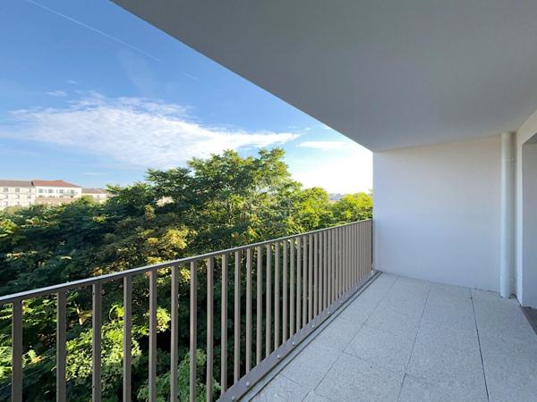 Appartement Poissy 3 pièce(s) meublés de 60.49 m2 Loyer 1 375 €/mois charges comprises **  - Référence  9050