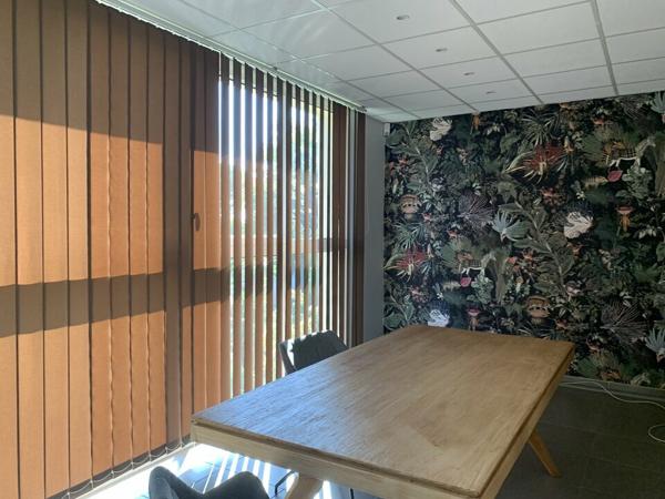 ENTRAIGUES SUR SORGUES IMMEUBLE DE BUREAUX A LOUER
