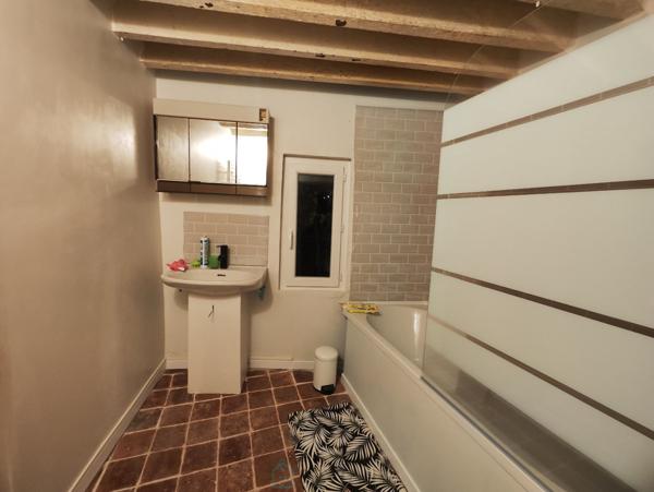 Ensemble de 2 maisons à rénover avec petit jardin