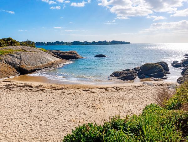COUP DE CŒUR À CONCARNEAU – MAISON FAMILIALE RÉNOVÉE AVEC PETITE VUE MER