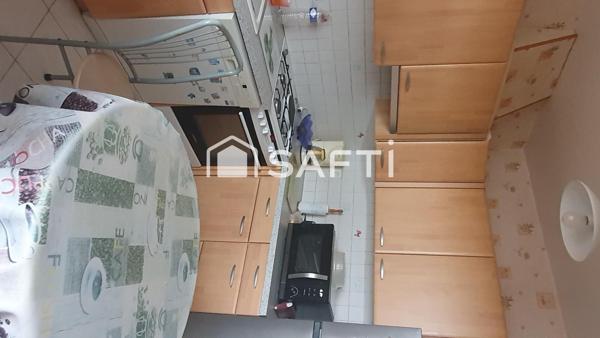 très belle appartement clair et spacieux dans un quartier calme, propre et proche de toutes commodités .