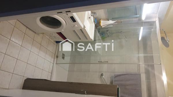 très belle appartement clair et spacieux dans un quartier calme, propre et proche de toutes commodités .