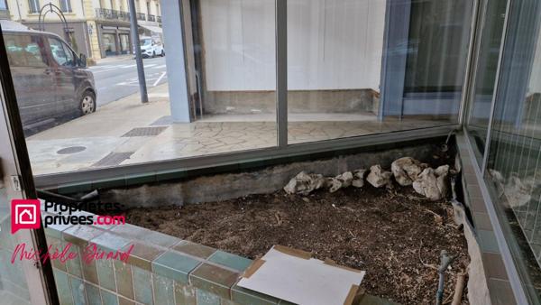 LE COTEAU  -  MURS COMMERCIAUX LIBRES, LOCAL 255 m²