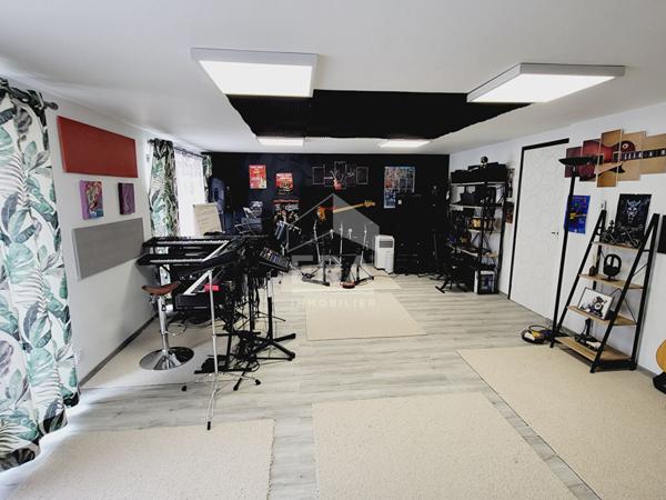 Maison Château Arnoux + Dépendances et garage en Zone artisanale, Château Arnoux 5 pièce(s) 92 m2