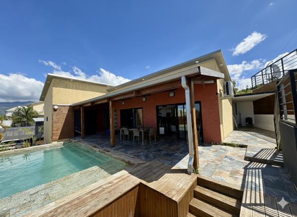 Belle maison de plain-pied avec piscine