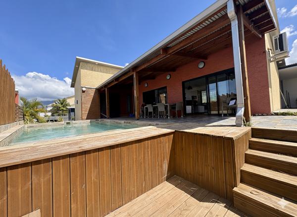 Belle maison de plain-pied avec piscine