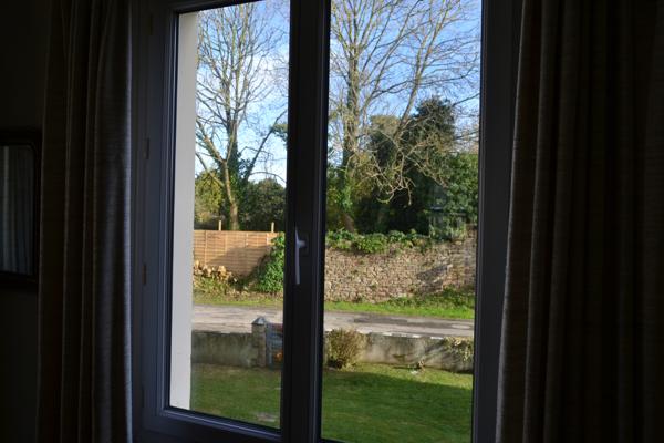 Lanmeur (29620) Lanmeur, le coeur du bourg au calme, maison 3 chambres sur rez de jardin atelier, 1000 m2 de jardin clos.