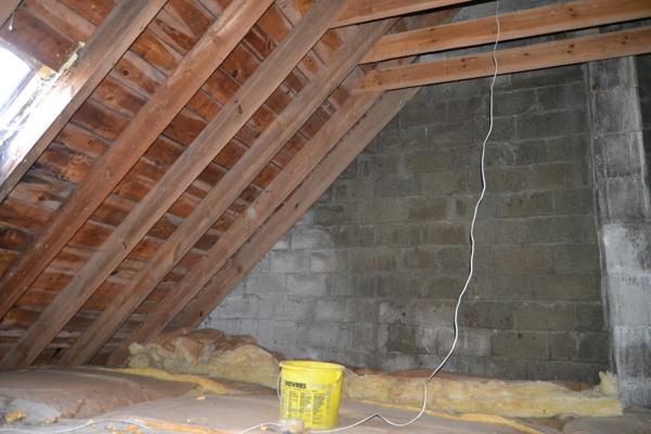 Lanmeur (29620) Lanmeur, le coeur du bourg au calme, maison 3 chambres sur rez de jardin atelier, 1000 m2 de jardin clos.