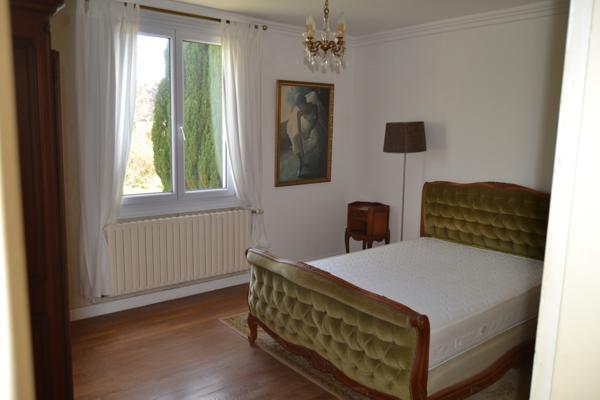 Lanmeur (29620) Lanmeur, le coeur du bourg au calme, maison 3 chambres sur rez de jardin atelier, 1000 m2 de jardin clos.