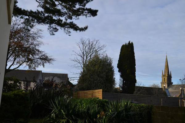 Lanmeur (29620) Lanmeur, le coeur du bourg au calme, maison 3 chambres sur rez de jardin atelier, 1000 m2 de jardin clos.