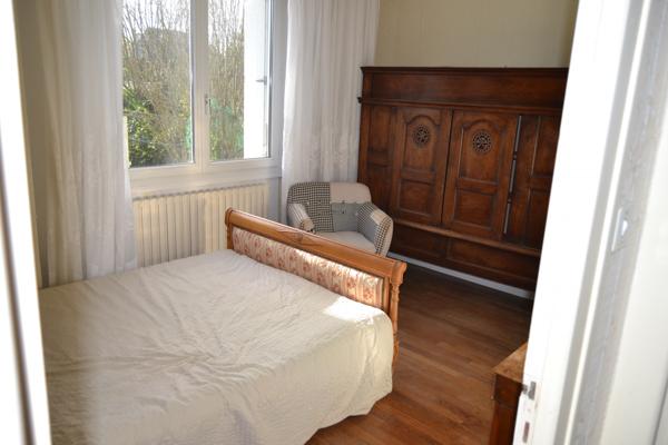 Lanmeur (29620) Lanmeur, le coeur du bourg au calme, maison 3 chambres sur rez de jardin atelier, 1000 m2 de jardin clos.