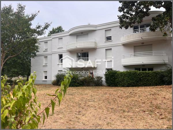 GRADIGNAN – T2 de 48 m² entièrement rénové – Résidence avec piscine et parking