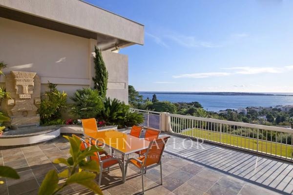 Cannes Californie : Rare appartement avec grande terrasse et vue mer panoramique