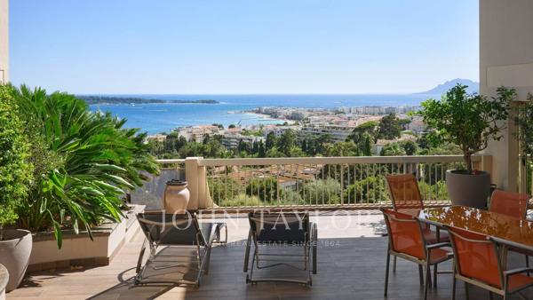Cannes Californie : Rare appartement avec grande terrasse et vue mer panoramique