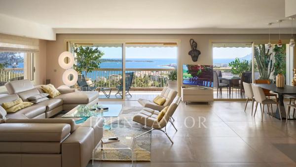 Cannes Californie : Rare appartement avec grande terrasse et vue mer panoramique