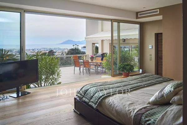 Cannes Californie : Rare appartement avec grande terrasse et vue mer panoramique