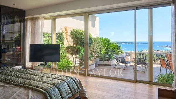 Cannes Californie : Rare appartement avec grande terrasse et vue mer panoramique