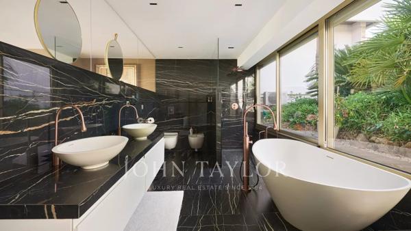 Cannes Californie : Rare appartement avec grande terrasse et vue mer panoramique
