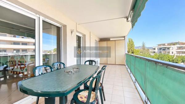 Vente                                                      Appartement
                        
                     4 pièces                      72 m2                     à Fréjus
