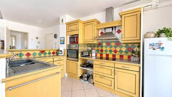Vente                                                      Appartement
                        
                     4 pièces                      72 m2                     à Fréjus