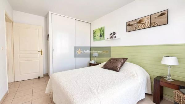 Vente                                                      Appartement
                        
                     4 pièces                      72 m2                     à Fréjus