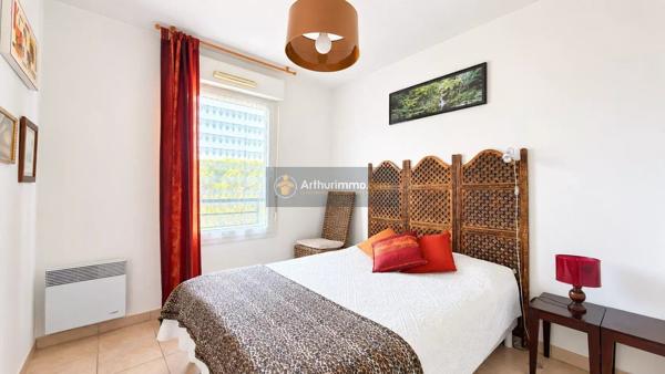 Vente                                                      Appartement
                        
                     4 pièces                      72 m2                     à Fréjus