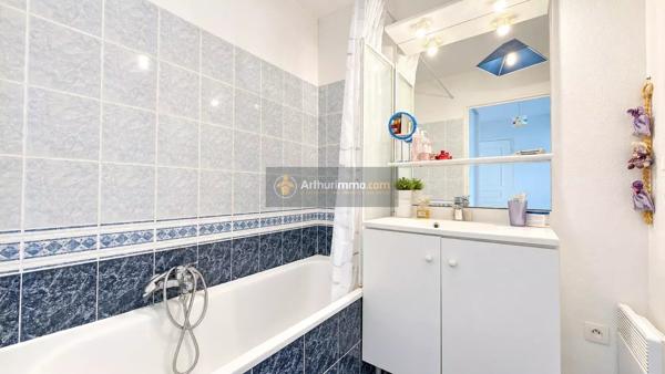 Vente                                                      Appartement
                        
                     4 pièces                      72 m2                     à Fréjus