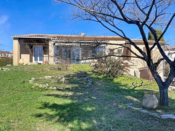 Valensole, maison 5 pièces, véranda, terrasses, cave, garage et dépendances