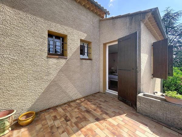 Valensole, maison 5 pièces, véranda, terrasses, cave, garage et dépendances