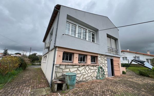 Maison à vendre    4 pièces •  Saintes