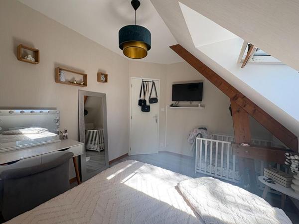 Maison située en bourg, à proximité d'Angers
