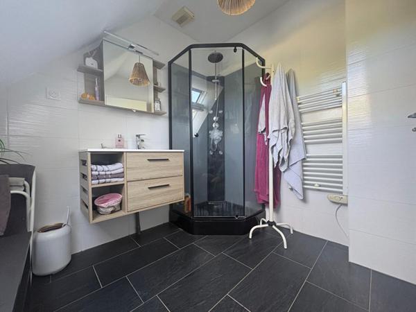 Maison située en bourg, à proximité d'Angers
