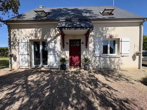 Maison située en bourg, à proximité d'Angers