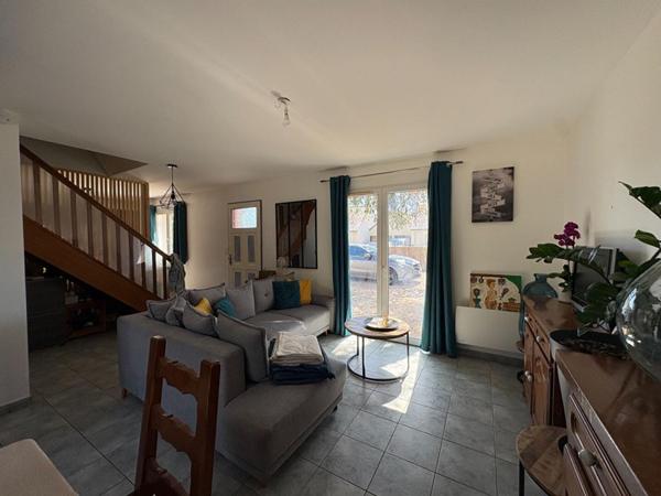 Maison située en bourg, à proximité d'Angers