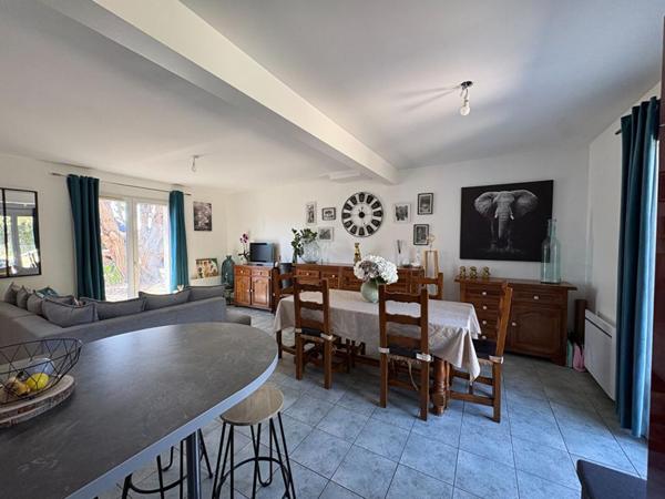 Maison située en bourg, à proximité d'Angers