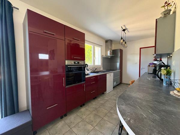 Maison située en bourg, à proximité d'Angers