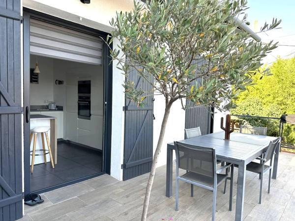 Belle Maison Familiale en deux appartements T4 – 220 m² habitables Piscine – Jardin exotique – Stationnements – Quartier Quatre Chemins des Routes