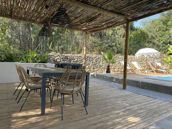 Belle Maison Familiale en deux appartements T4 – 220 m² habitables Piscine – Jardin exotique – Stationnements – Quartier Quatre Chemins des Routes