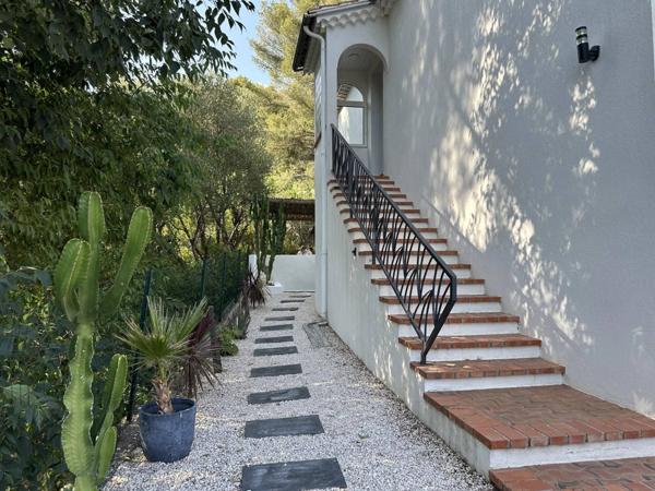 Belle Maison Familiale en deux appartements T4 – 220 m² habitables Piscine – Jardin exotique – Stationnements – Quartier Quatre Chemins des Routes