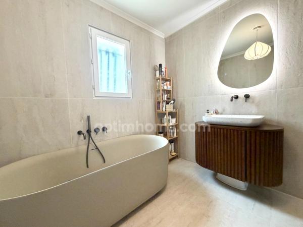 VILLA DE PLAIN-PIED ENTIEREMENT RENOVEE – PISCINE – GARAGE – AIGUES-MORTES