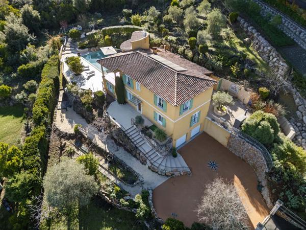 MAGNIFIQUE VILLA 234 m² à MONTAUROUX!