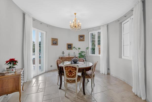 MAGNIFIQUE VILLA 234 m² à MONTAUROUX!