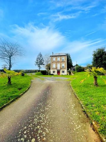 Maison de Maître avec grand jardin clos. La vie à la campagne, les pieds dans le bourg