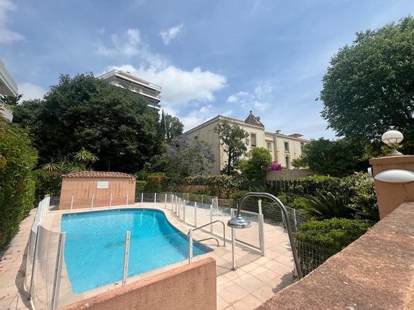 Appartement Cannes grand 4 pièces résidence sécurisée avec piscine