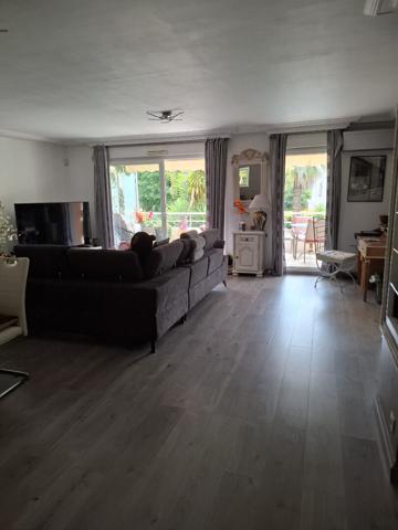 Appartement Cannes grand 4 pièces résidence sécurisée avec piscine