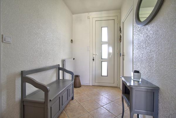 LE PASSAGE : Maison de plain-pied de 78m² avec 3 chambres, garage et jardin.