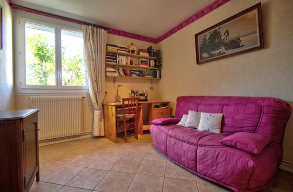 LE PASSAGE : Maison de plain-pied de 78m² avec 3 chambres, garage et jardin.