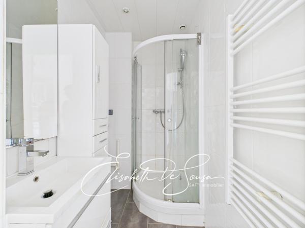 SUPERBE STUDIO PROCHE METRO ET COMMERCES